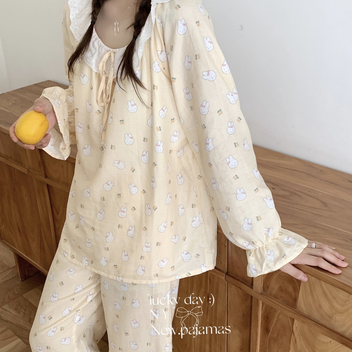 91家纺网 家纺一手货源 找家纺 纽约生活 2025新款系绳胸垫蕾丝套装 樱桃米菲兔