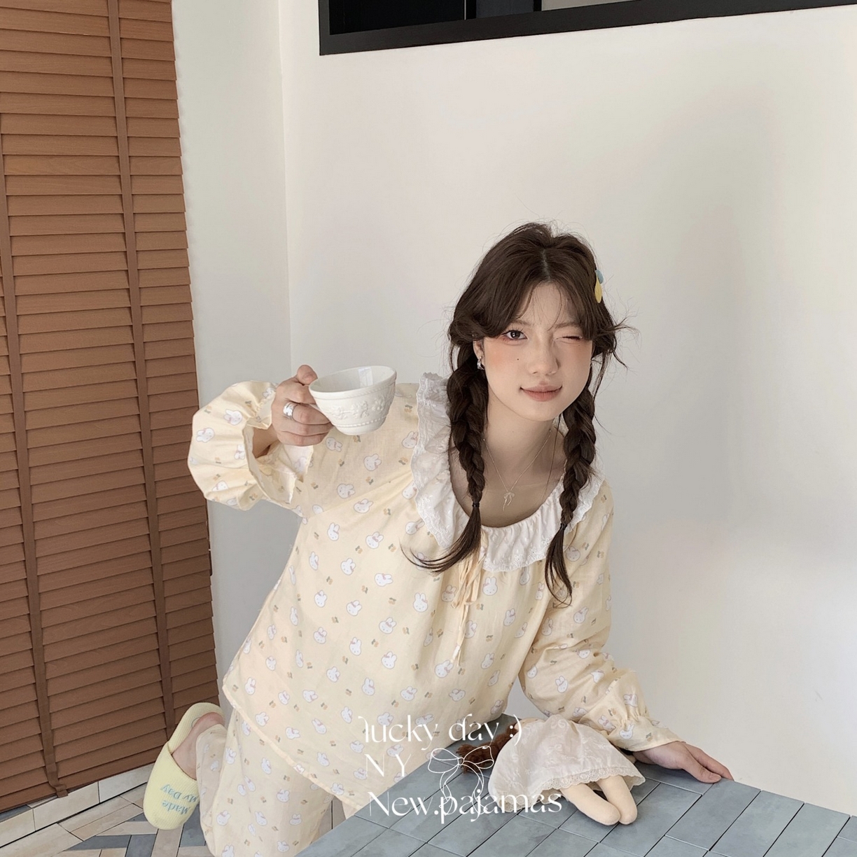 91家纺网 家纺一手货源 找家纺 纽约生活 2025新款系绳胸垫蕾丝套装 樱桃米菲兔