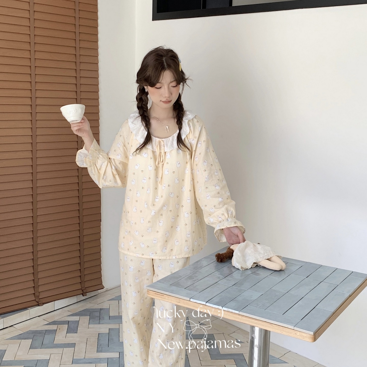 91家纺网 家纺一手货源 找家纺 纽约生活 2025新款系绳胸垫蕾丝套装 樱桃米菲兔