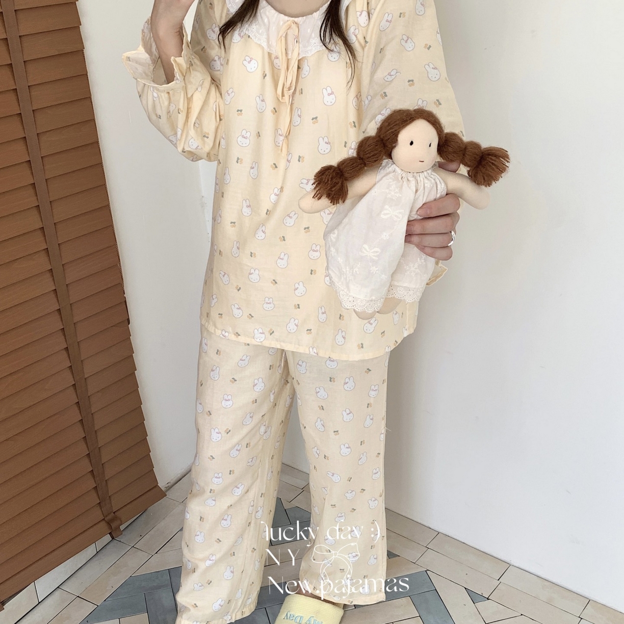 91家纺网 家纺一手货源 找家纺 纽约生活 2025新款系绳胸垫蕾丝套装 樱桃米菲兔