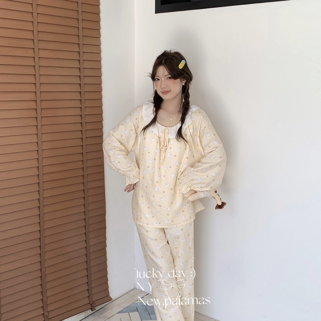 91家纺网 家纺一手货源 找家纺 纽约生活 2025新款系绳胸垫蕾丝套装 樱桃米菲兔