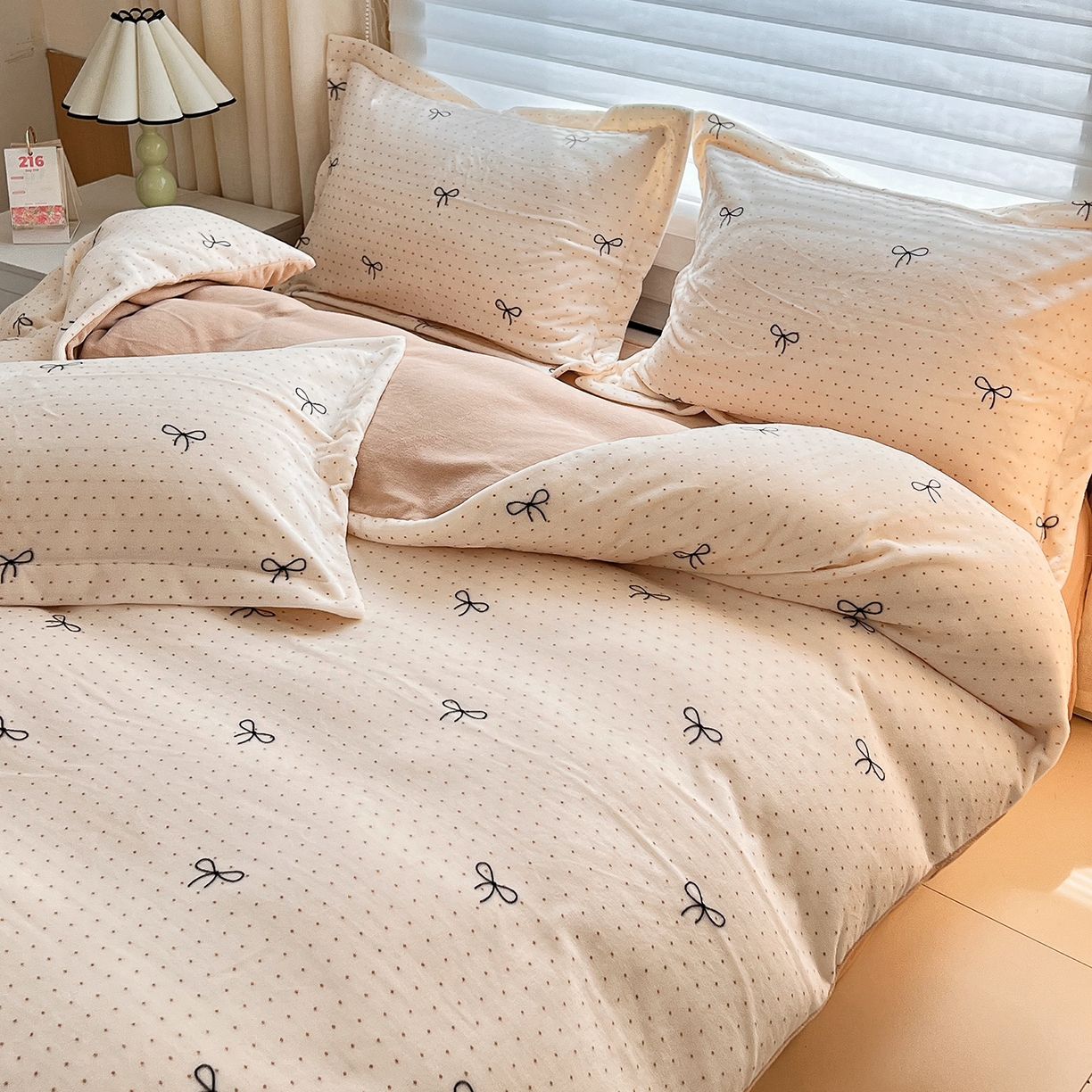 91家纺网 家纺一手货源 找家纺 锦罗绣 2025新款230克牛奶绒印花四件套 爱心结