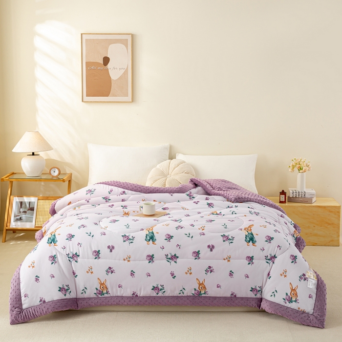 91家纺网 家纺一手货源 找家纺 美梦之都 2025新款A类水洗豆豆绒印花大豆被子被芯 花田兔