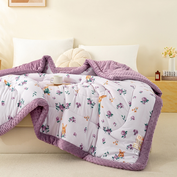 91家纺网 家纺一手货源 找家纺 美梦之都 2025新款A类水洗豆豆绒印花大豆被子被芯 花田兔