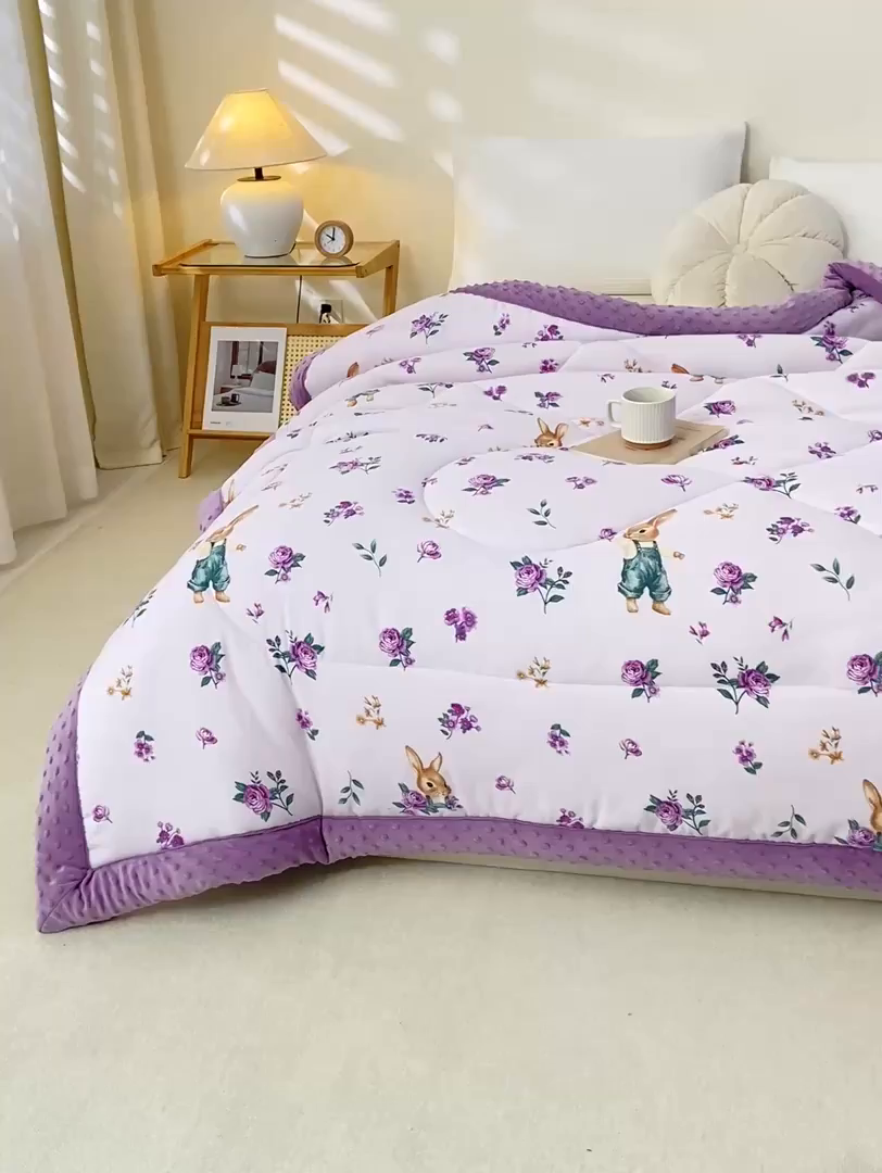 91家纺网 家纺一手货源 找家纺 美梦之都 2025新款A类水洗豆豆绒印花大豆被子被芯 花田兔