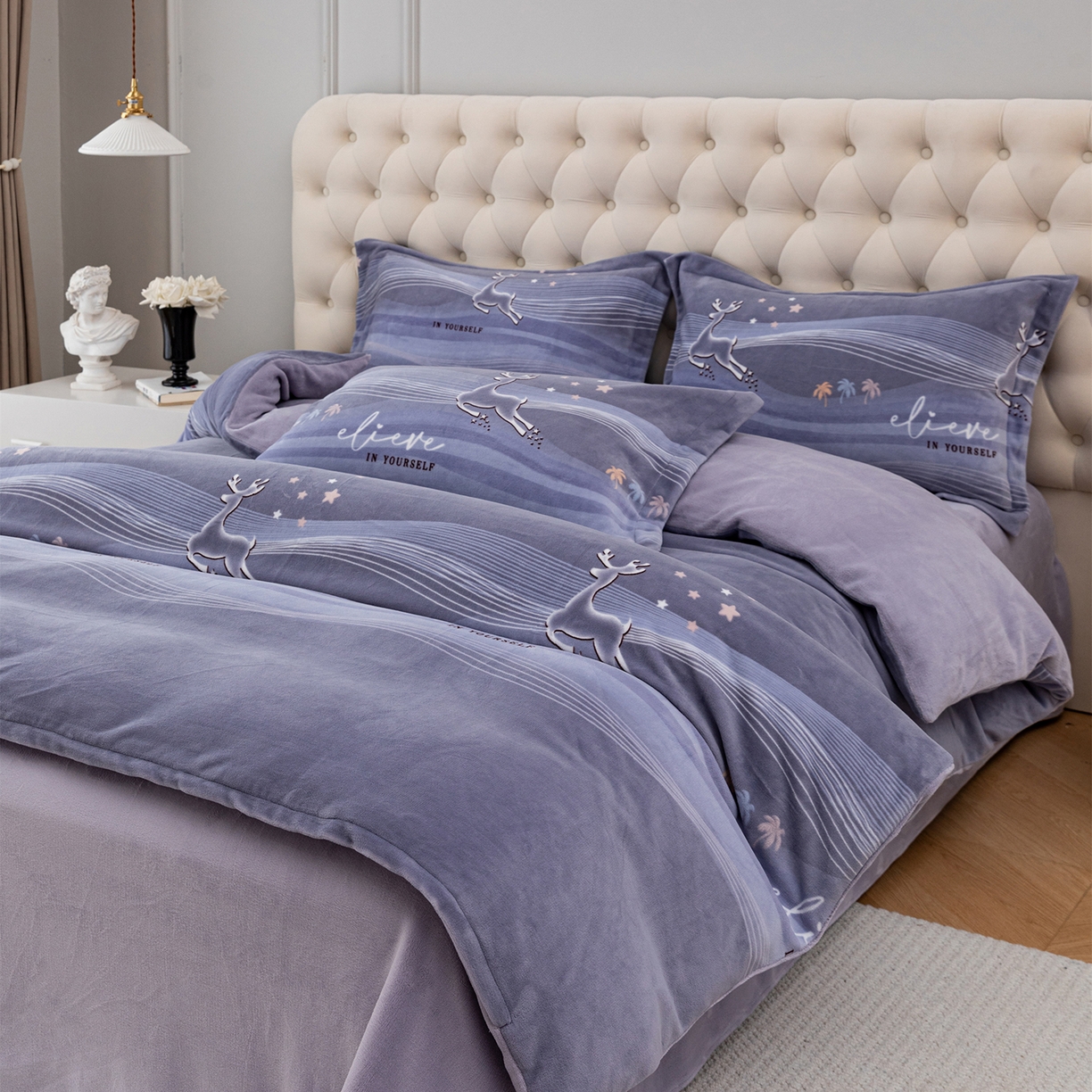 91家纺网 家纺一手货源 找家纺 锦罗绣 2025新款230克牛奶绒印花四件套 匆匆那年