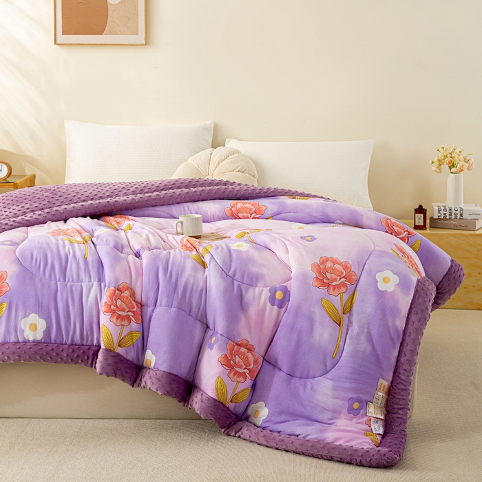 91家纺网 家纺一手货源 找家纺 美梦之都 2025新款A类水洗豆豆绒印花大豆被子被芯 花田紫