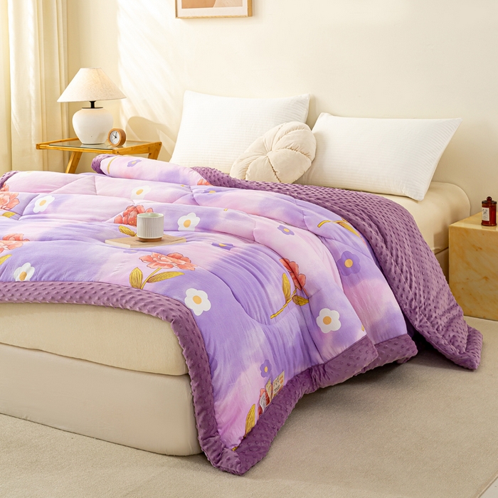 91家纺网 家纺一手货源 找家纺 美梦之都 2025新款A类水洗豆豆绒印花大豆被子被芯 花田紫