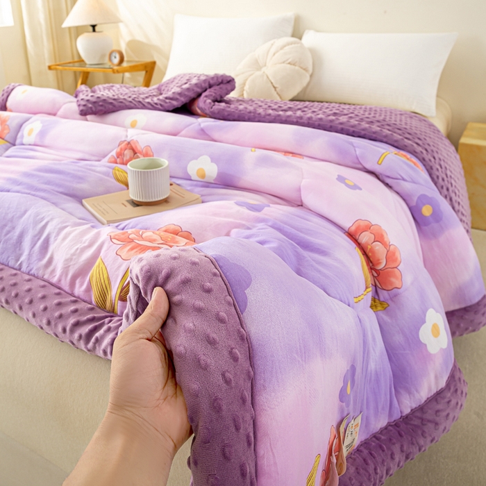 91家纺网 家纺一手货源 找家纺 美梦之都 2025新款A类水洗豆豆绒印花大豆被子被芯 花田紫