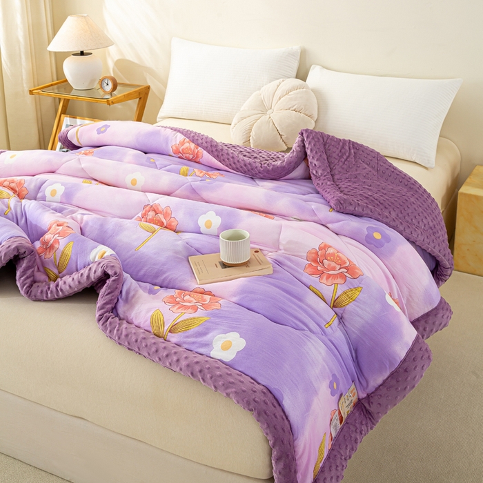 91家纺网 家纺一手货源 找家纺 美梦之都 2025新款A类水洗豆豆绒印花大豆被子被芯 花田紫