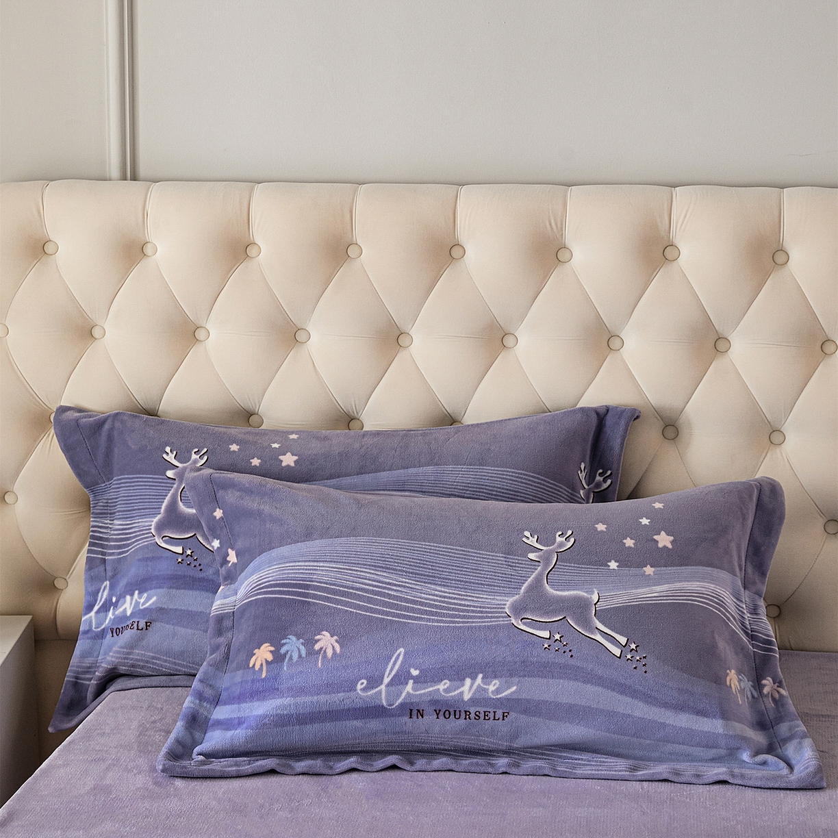 91家纺网 家纺一手货源 找家纺 锦罗绣 2025新款230克牛奶绒印花四件套 匆匆那年