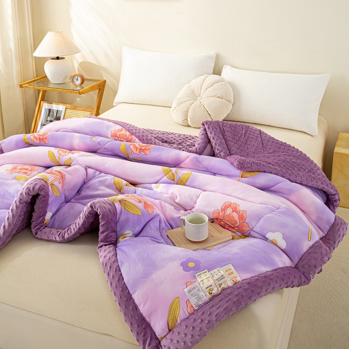 91家纺网 家纺一手货源 找家纺 美梦之都 2025新款A类水洗豆豆绒印花大豆被子被芯 花田紫