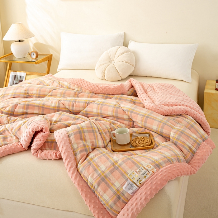 91家纺网 家纺一手货源 找家纺 美梦之都 2025新款A类水洗豆豆绒印花大豆被子被芯 简夕粉