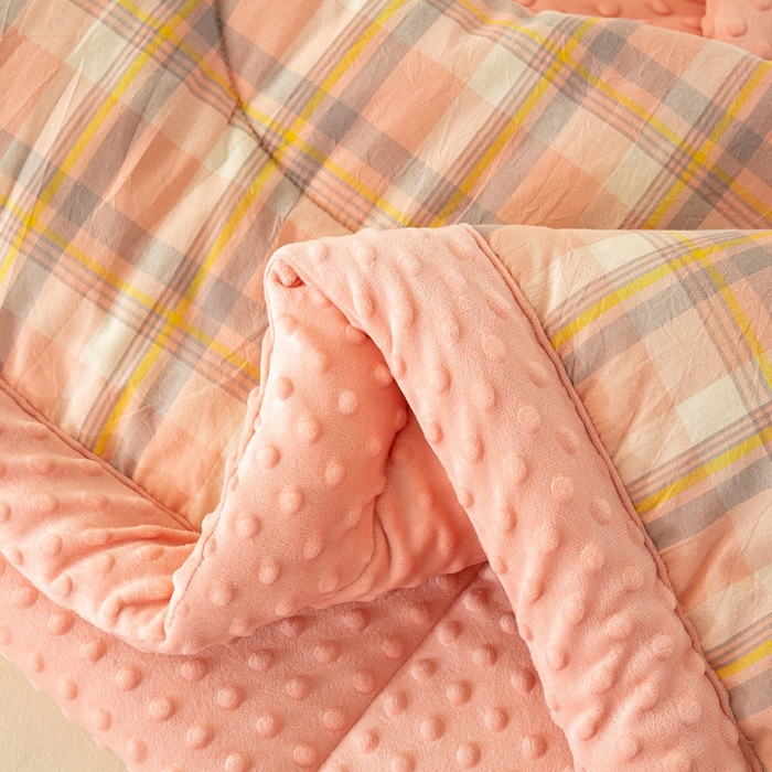 91家纺网 家纺一手货源 找家纺 美梦之都 2025新款A类水洗豆豆绒印花大豆被子被芯 简夕粉