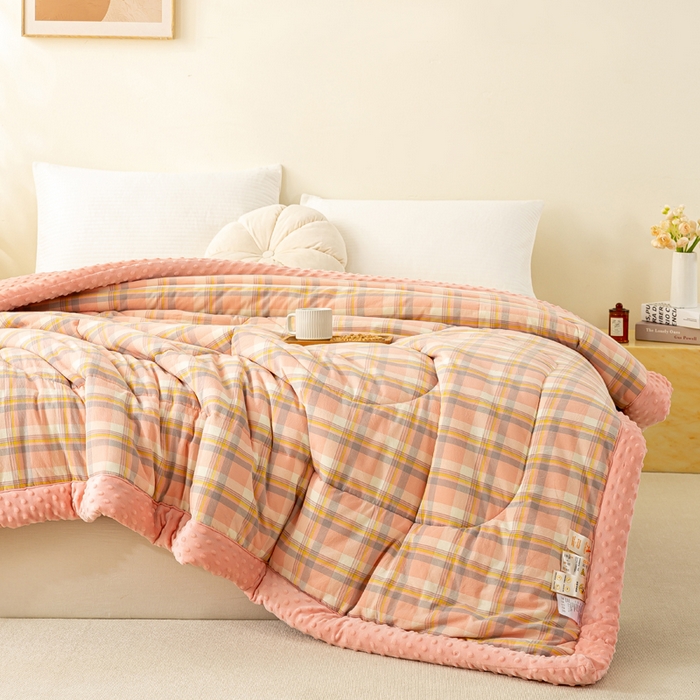 91家纺网 家纺一手货源 找家纺 美梦之都 2025新款A类水洗豆豆绒印花大豆被子被芯 简夕粉