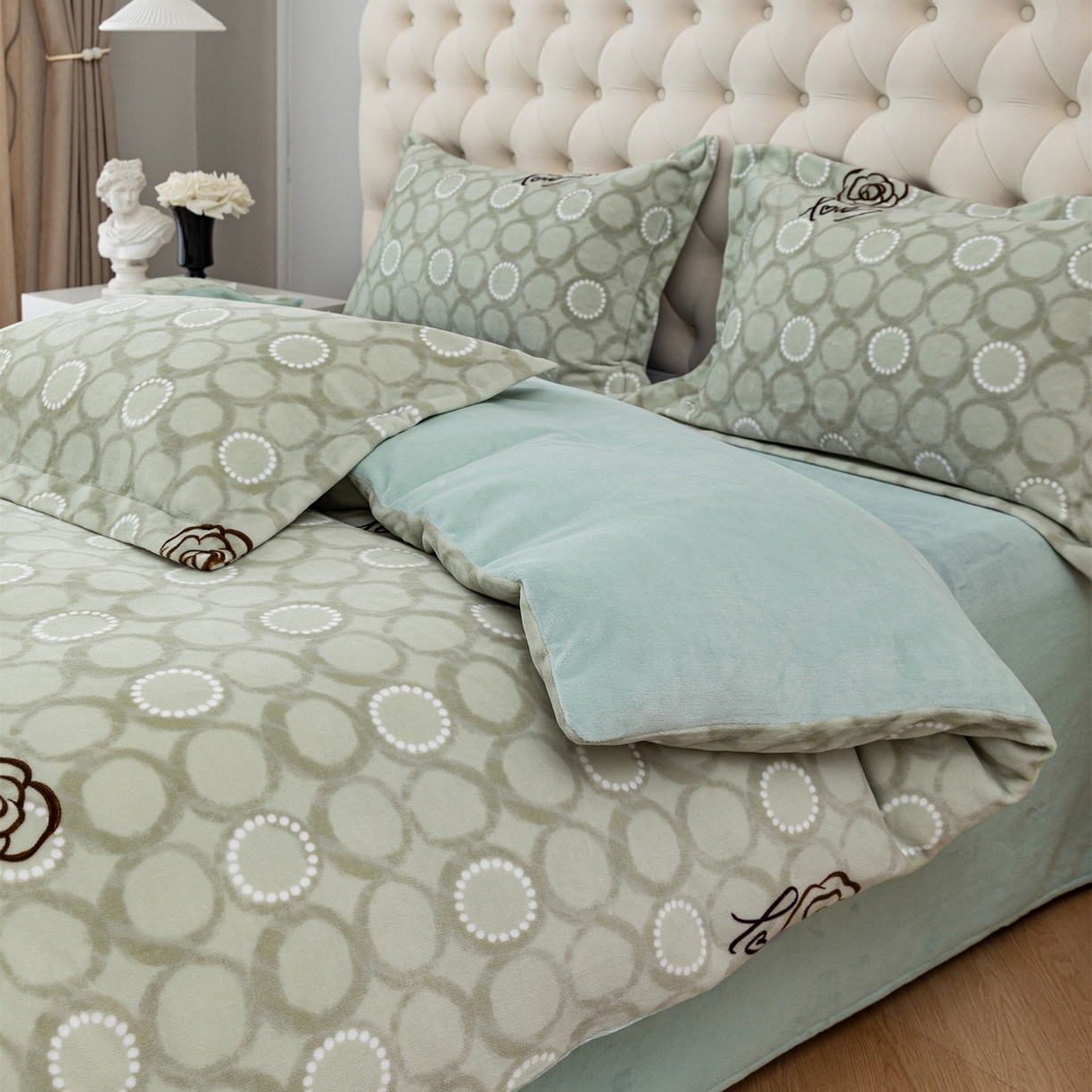 91家纺网 家纺一手货源 找家纺 锦罗绣 2025新款230克牛奶绒印花四件套 等待