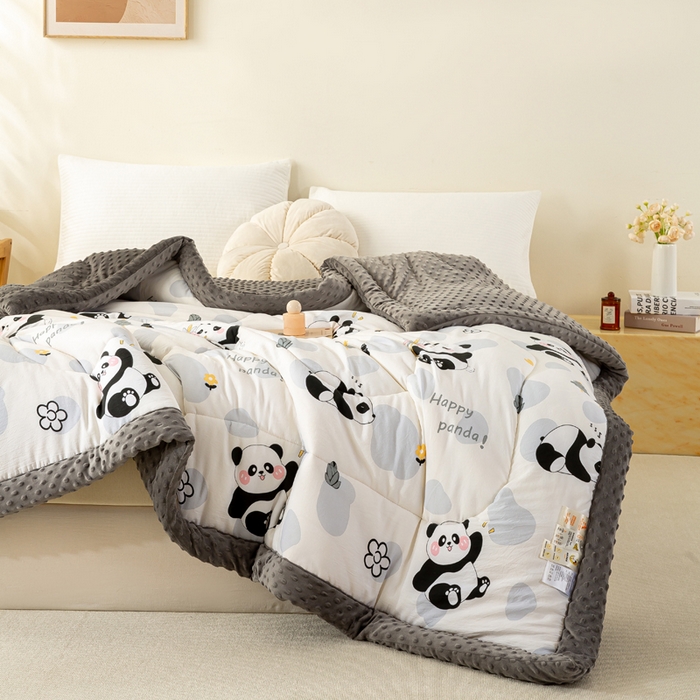91家纺网 家纺一手货源 找家纺 美梦之都 2025新款A类水洗豆豆绒印花大豆被子被芯 可爱熊猫
