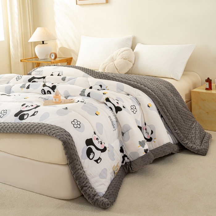 91家纺网 家纺一手货源 找家纺 美梦之都 2025新款A类水洗豆豆绒印花大豆被子被芯 可爱熊猫