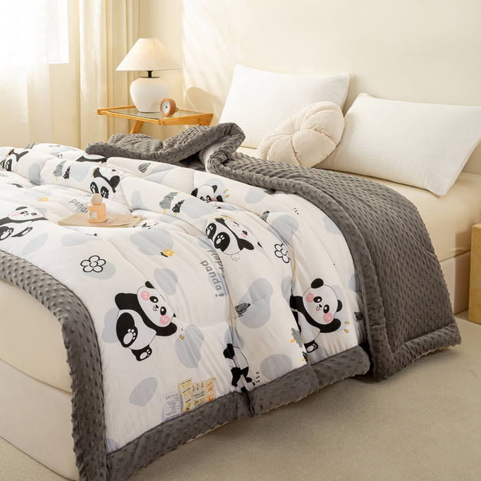 91家纺网 家纺一手货源 找家纺 美梦之都 2025新款A类水洗豆豆绒印花大豆被子被芯 可爱熊猫