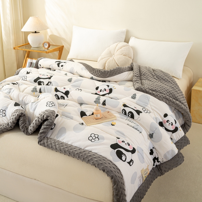 91家纺网 家纺一手货源 找家纺 美梦之都 2025新款A类水洗豆豆绒印花大豆被子被芯 可爱熊猫