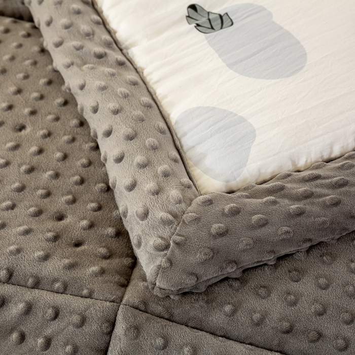 91家纺网 家纺一手货源 找家纺 美梦之都 2025新款A类水洗豆豆绒印花大豆被子被芯 可爱熊猫