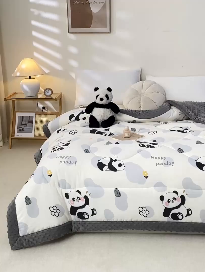 91家纺网 家纺一手货源 找家纺 美梦之都 2025新款A类水洗豆豆绒印花大豆被子被芯 可爱熊猫