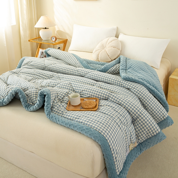 91家纺网 家纺一手货源 找家纺 美梦之都 2025新款A类水洗豆豆绒印花大豆被子被芯 兰小格