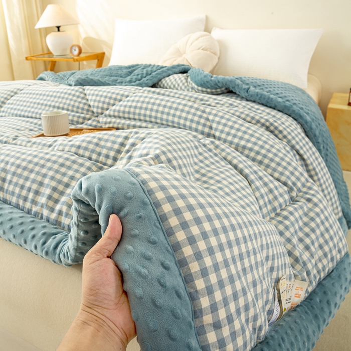 91家纺网 家纺一手货源 找家纺 美梦之都 2025新款A类水洗豆豆绒印花大豆被子被芯 兰小格