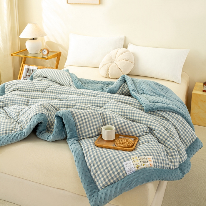 91家纺网 家纺一手货源 找家纺 美梦之都 2025新款A类水洗豆豆绒印花大豆被子被芯 兰小格