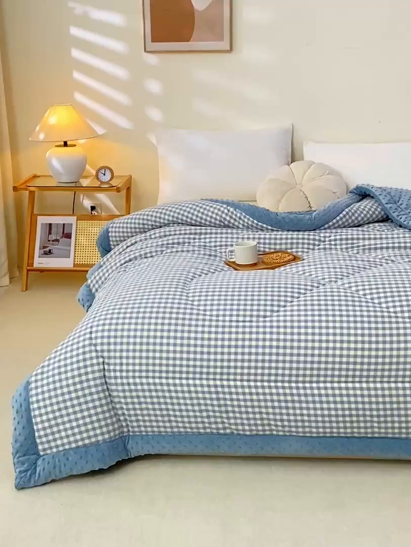 91家纺网 家纺一手货源 找家纺 美梦之都 2025新款A类水洗豆豆绒印花大豆被子被芯 兰小格