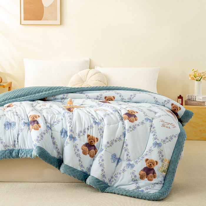 91家纺网 家纺一手货源 找家纺 美梦之都 2025新款A类水洗豆豆绒印花大豆被子被芯 小熊乐园