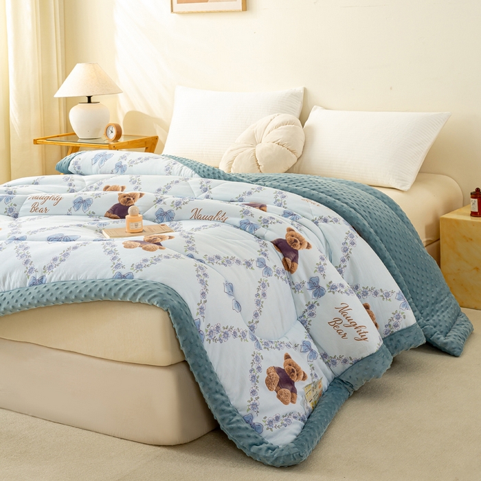 91家纺网 家纺一手货源 找家纺 美梦之都 2025新款A类水洗豆豆绒印花大豆被子被芯 小熊乐园