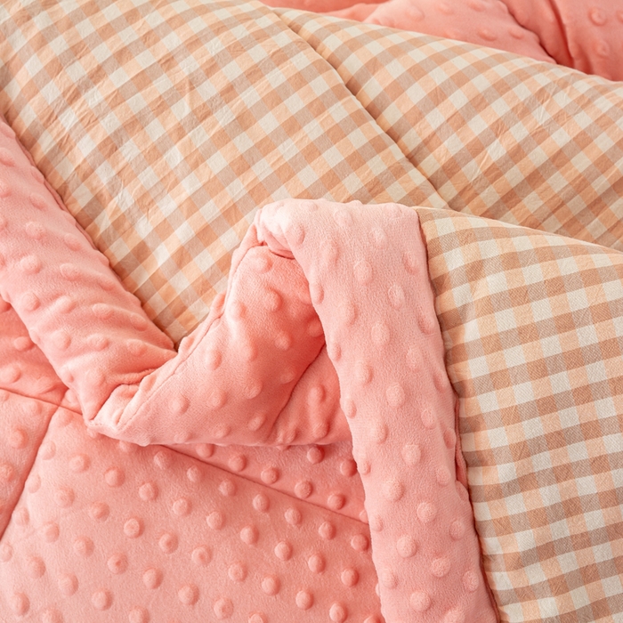 91家纺网 家纺一手货源 找家纺 美梦之都 2025新款A类水洗豆豆绒印花大豆被子被芯 玉小格