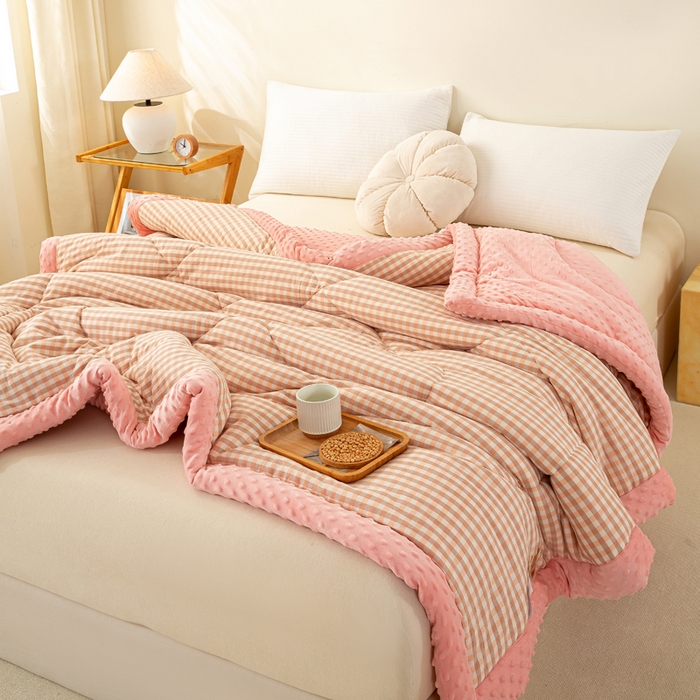 91家纺网 家纺一手货源 找家纺 美梦之都 2025新款A类水洗豆豆绒印花大豆被子被芯 玉小格