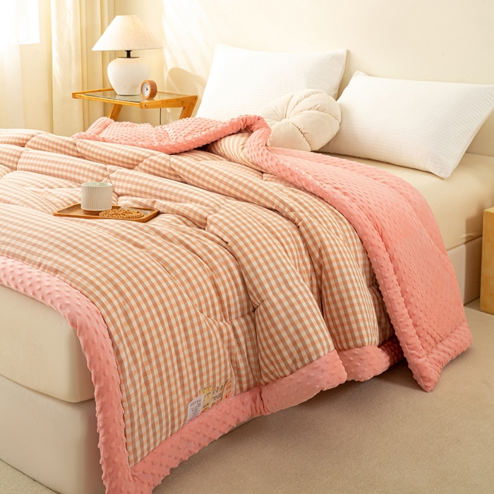 91家纺网 家纺一手货源 找家纺 美梦之都 2025新款A类水洗豆豆绒印花大豆被子被芯 玉小格