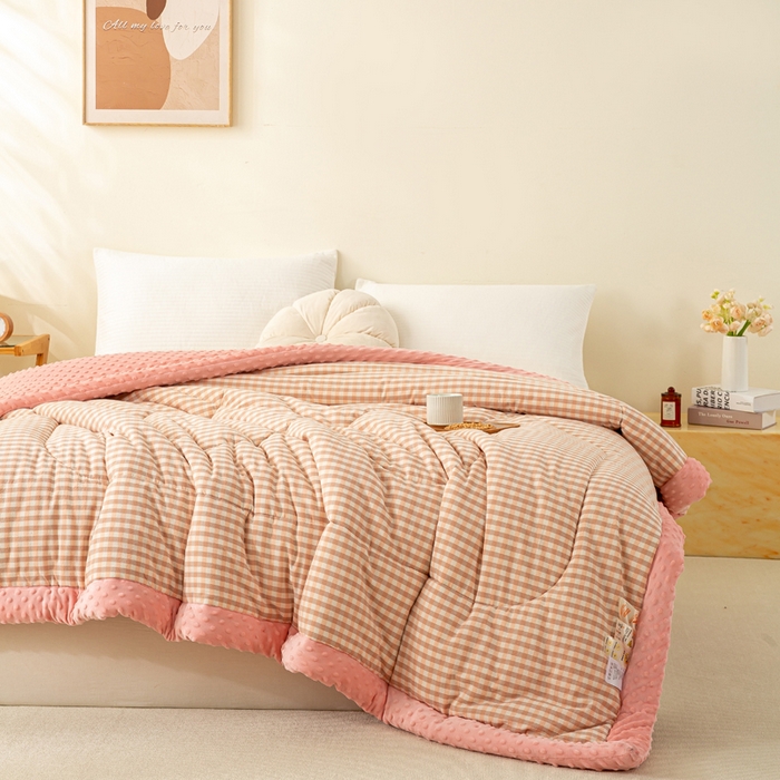 91家纺网 家纺一手货源 找家纺 美梦之都 2025新款A类水洗豆豆绒印花大豆被子被芯 玉小格