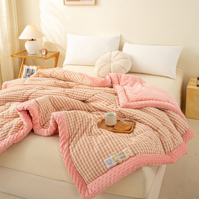 91家纺网 家纺一手货源 找家纺 美梦之都 2025新款A类水洗豆豆绒印花大豆被子被芯 玉小格