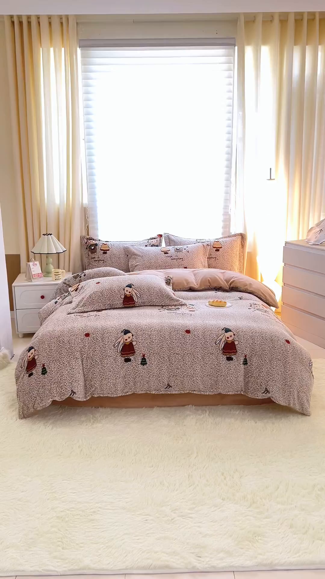 91家纺网 家纺一手货源 找家纺 锦罗绣 2025新款230克牛奶绒印花四件套 开心宝贝