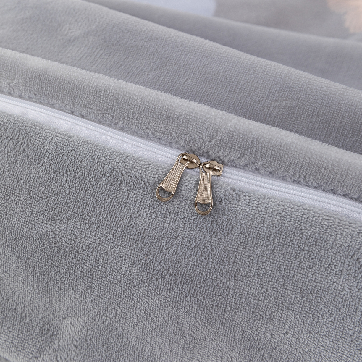 91家纺网 家纺一手货源 找家纺 锦罗绣 2025新款230克牛奶绒印花四件套 时光