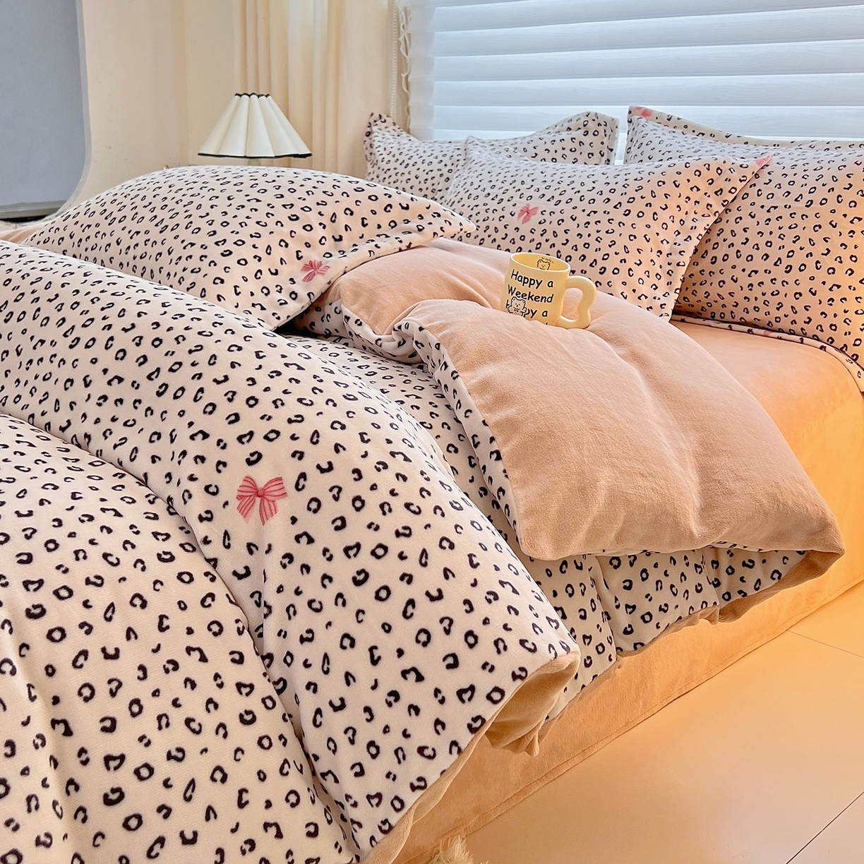 91家纺网 家纺一手货源 找家纺 锦罗绣 2025新款230克牛奶绒印花四件套 樱结绮梦