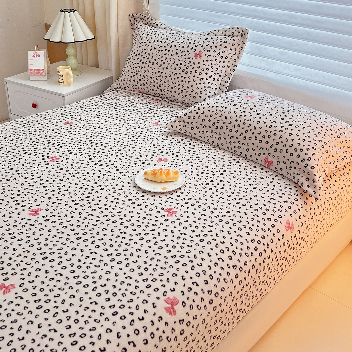 91家纺网 家纺一手货源 找家纺 锦罗绣 2025新款230克牛奶绒印花四件套 樱结绮梦