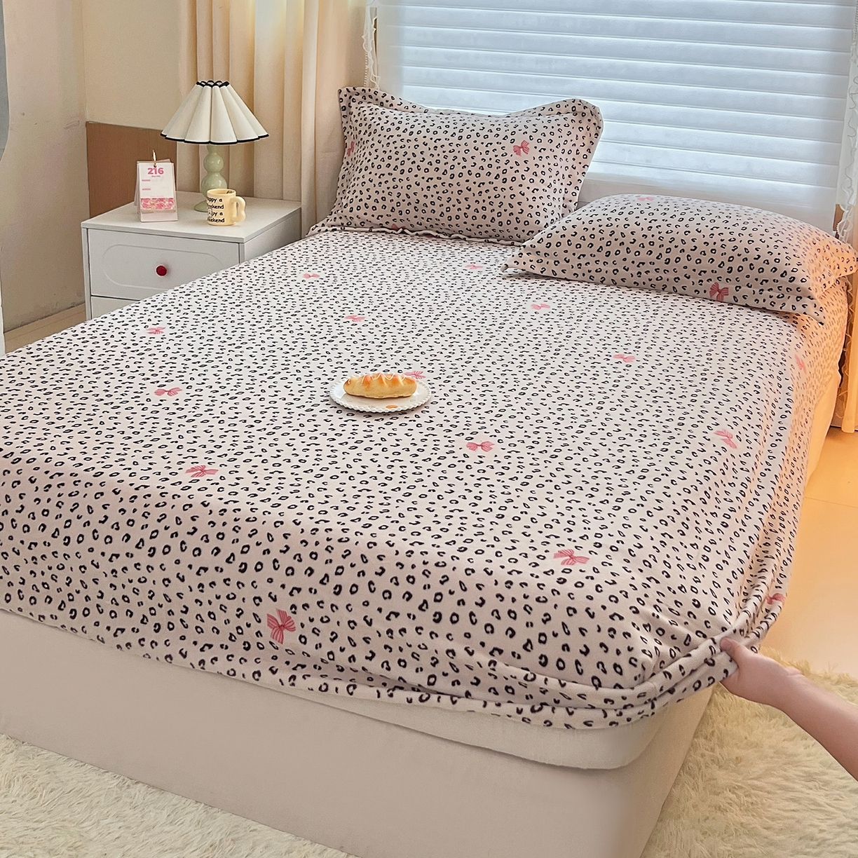 91家纺网 家纺一手货源 找家纺 锦罗绣 2025新款230克牛奶绒印花四件套 樱结绮梦