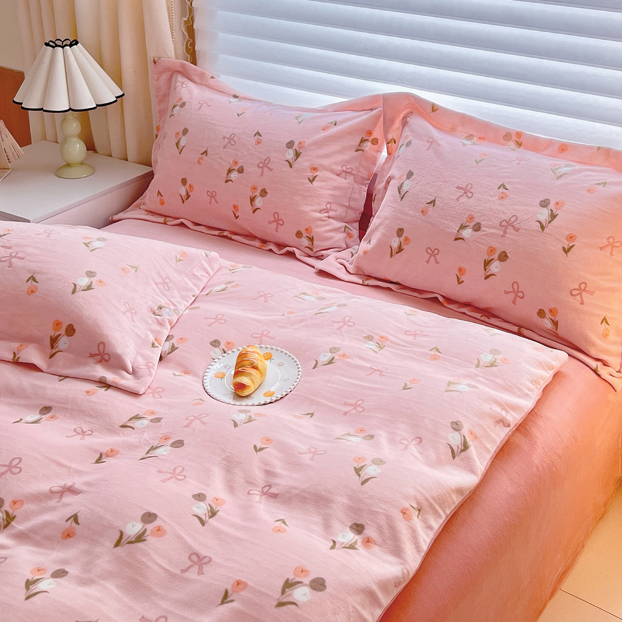 91家纺网 家纺一手货源 找家纺 锦罗绣 2025新款230克牛奶绒印花四件套 郁金香