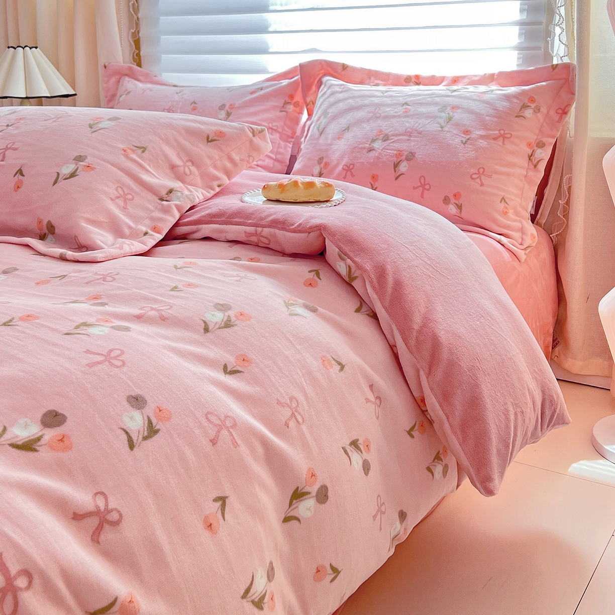 91家纺网 家纺一手货源 找家纺 锦罗绣 2025新款230克牛奶绒印花四件套 郁金香