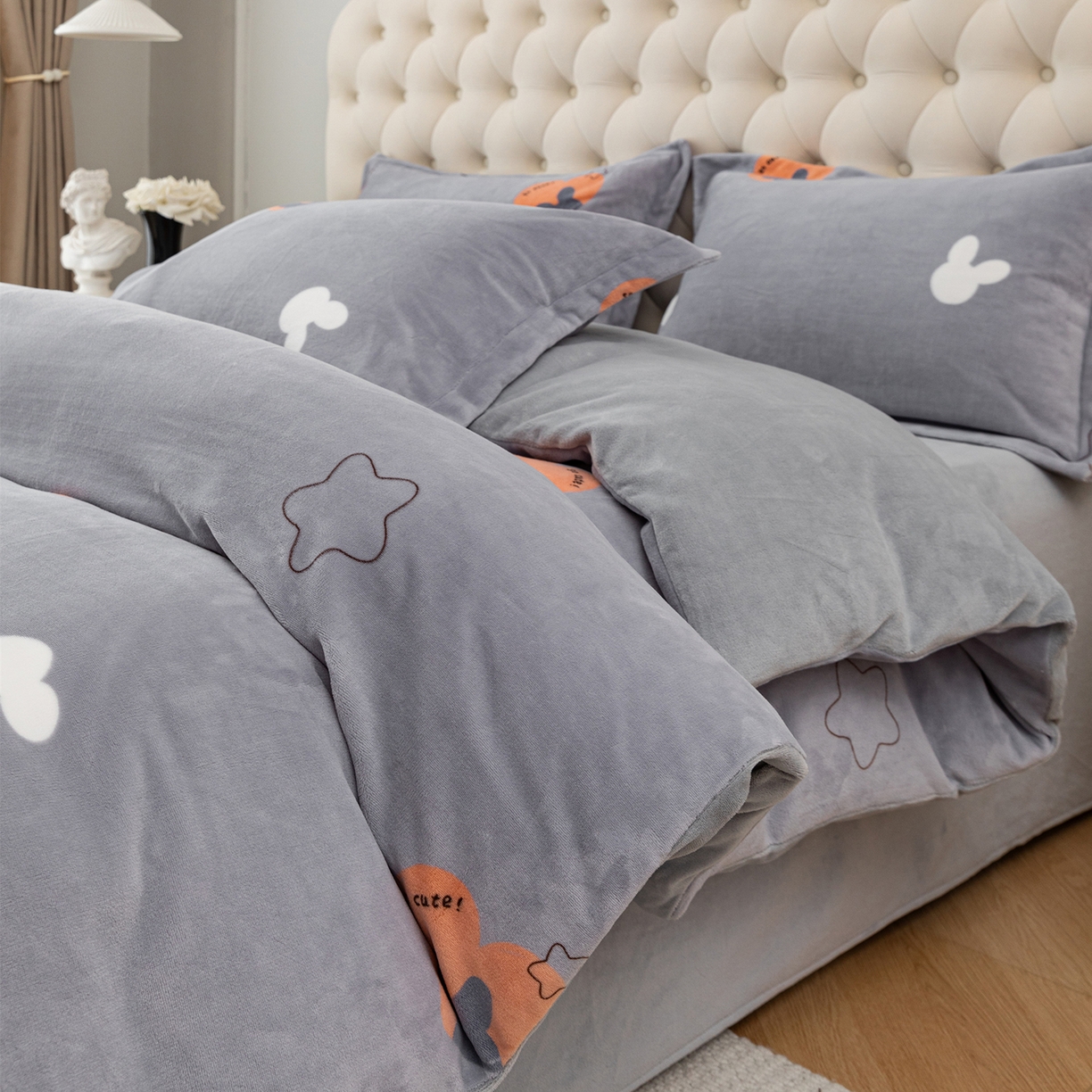 91家纺网 家纺一手货源 找家纺 锦罗绣 2025新款230克牛奶绒印花四件套 遇见