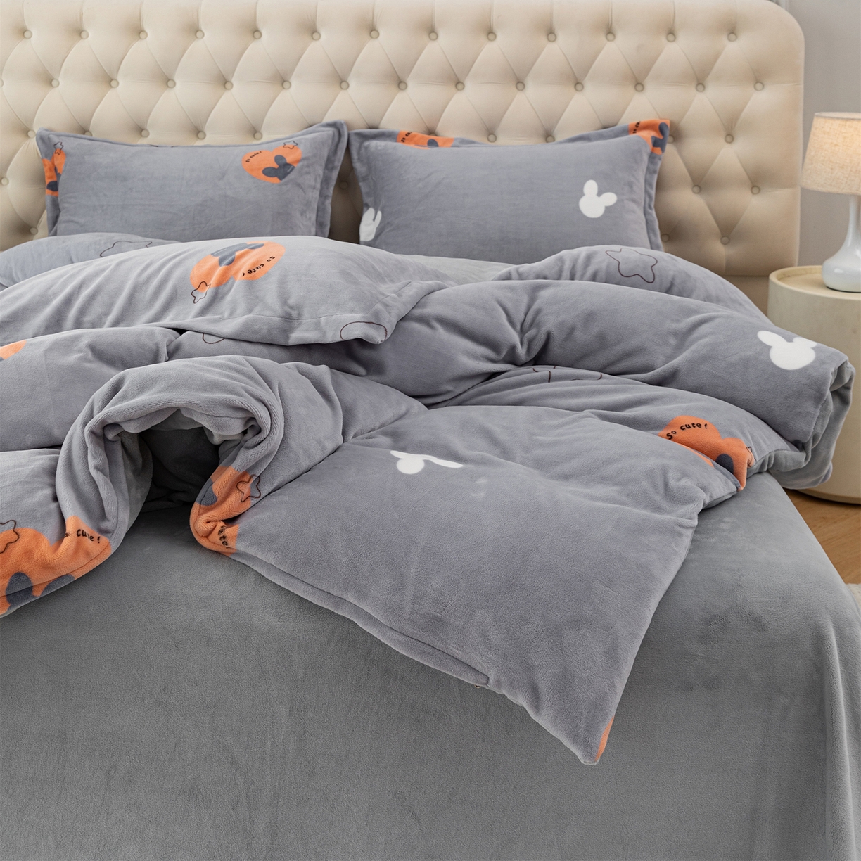 91家纺网 家纺一手货源 找家纺 锦罗绣 2025新款230克牛奶绒印花四件套 遇见