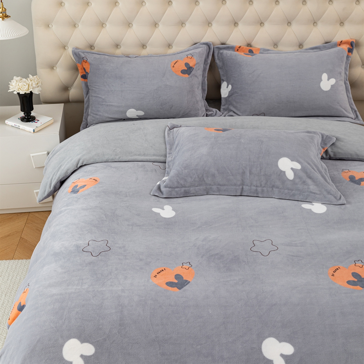 91家纺网 家纺一手货源 找家纺 锦罗绣 2025新款230克牛奶绒印花四件套 遇见