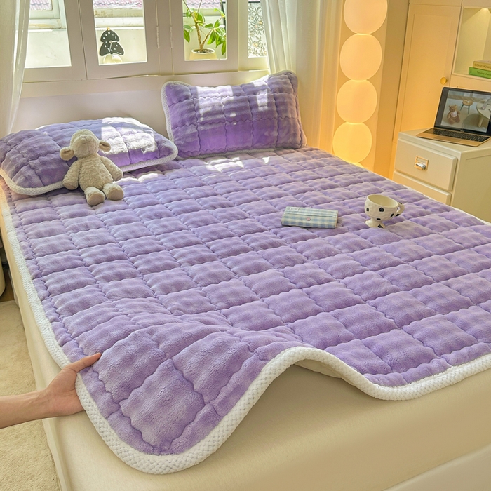 91家纺网 家纺一手货源 找家纺 蕾诺家纺 2025新款加厚泡泡兔绒夹棉床垫保护垫 丁香紫