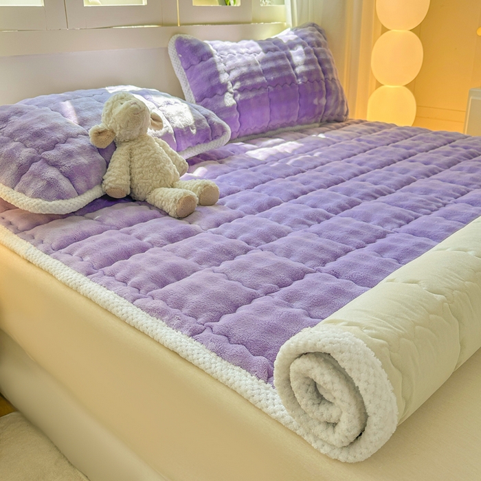 91家纺网 家纺一手货源 找家纺 蕾诺家纺 2025新款加厚泡泡兔绒夹棉床垫保护垫 丁香紫