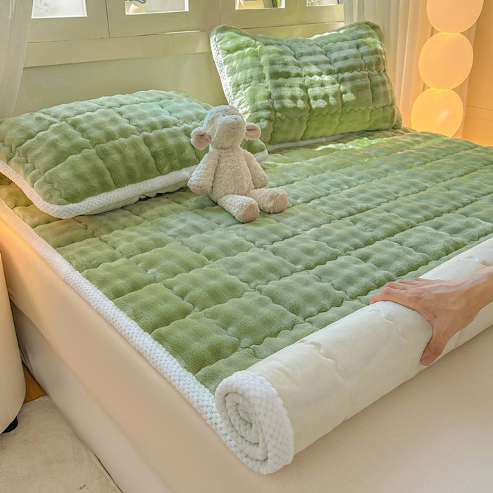 91家纺网 家纺一手货源 找家纺 蕾诺家纺 2025新款加厚泡泡兔绒夹棉床垫保护垫 抹茶绿